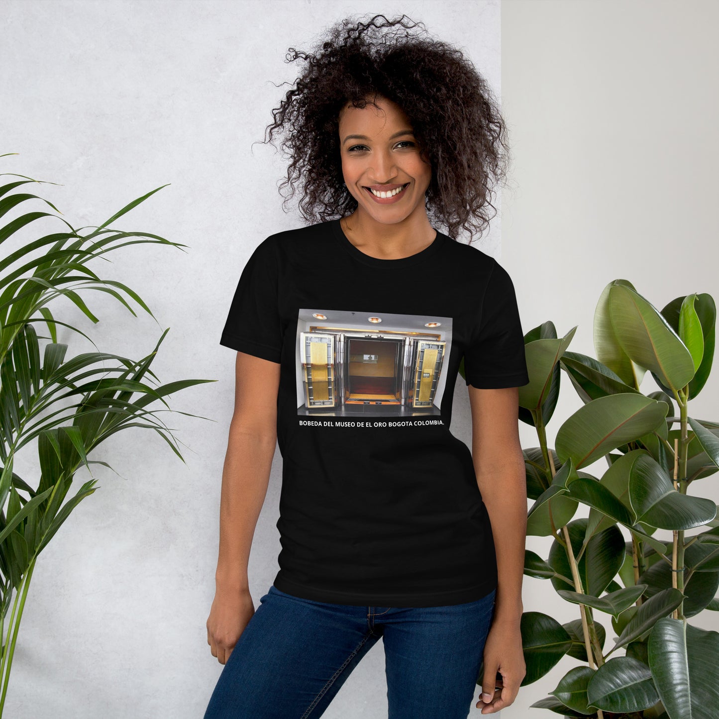 CAMISETA UNISEX CON UNA FOTOGRAFIA ORIGINAL DEL MUNDO, BOBEDA DEL MUSEO DE EL ORO BOGOTA COLOMBIA.