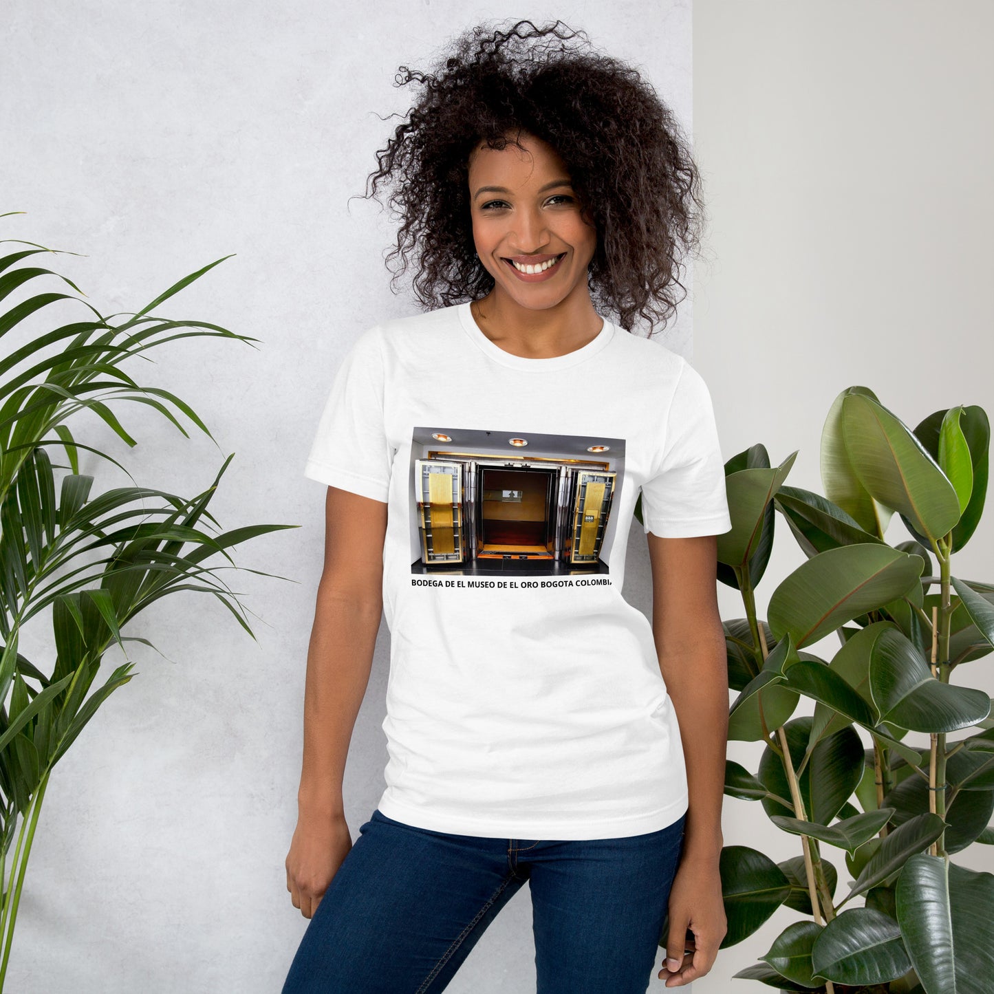 CAMISETA UNISEX CON UNA FOTOGRAFIA ORIGINAL DEL MUNDO, BOBEDA DEL MUSEO DE EL ORO BOGOTA COLOMBIA.